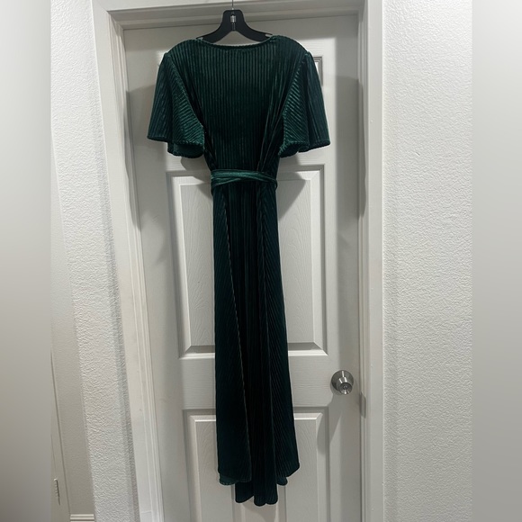 Simplee green velvet wrap dress - Picture 2 of 7